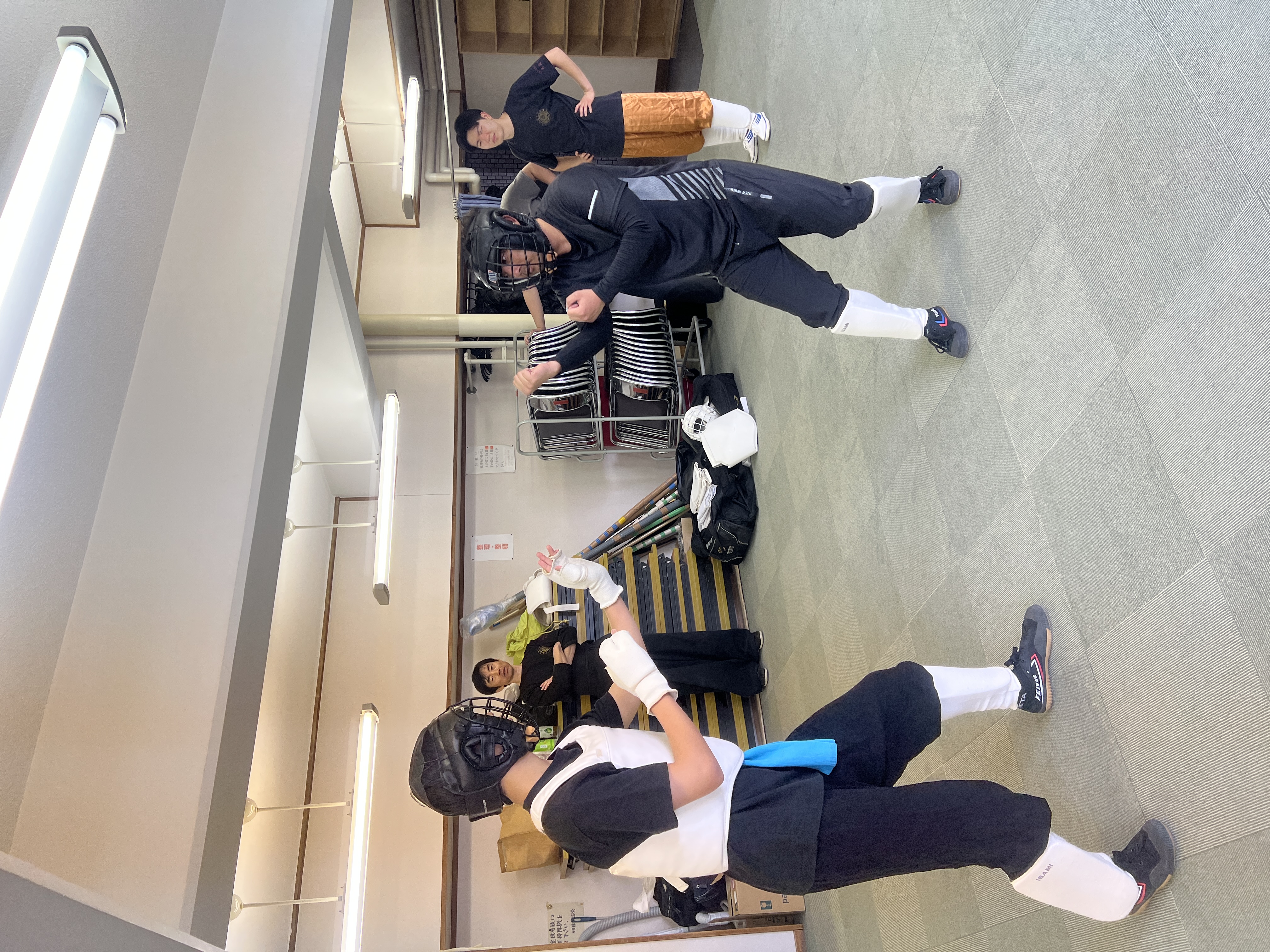 先輩・先生に見守られての組手
